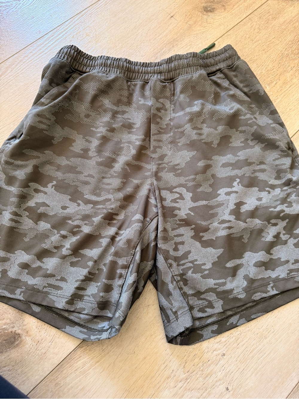 Men's Lululemon Pace breaker shorts in camo size medium